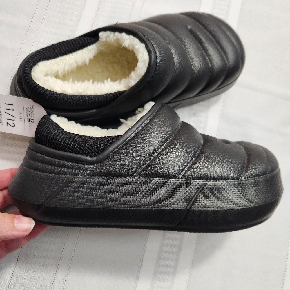3/$25 Foamwalk toddler slip on black sherpa lined shoes NWT size XL 11/12